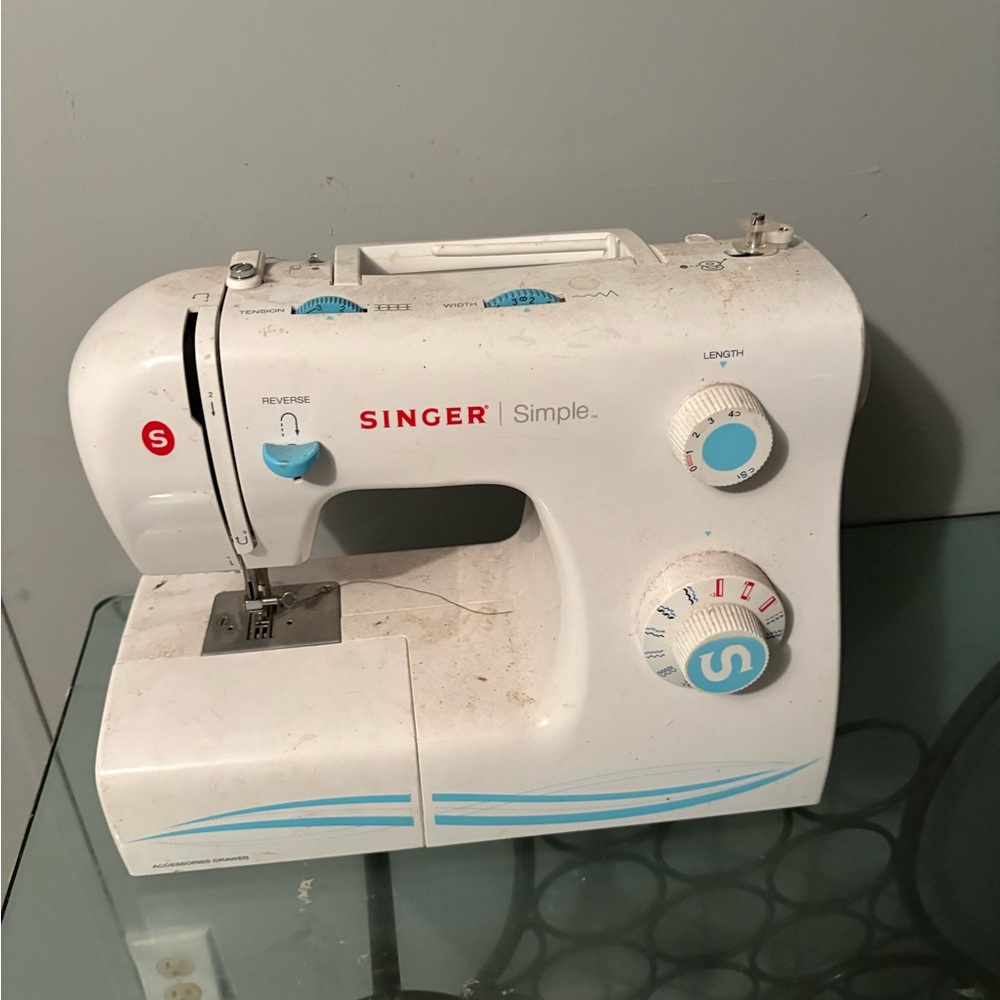 Singer Simple White Sewing Machine